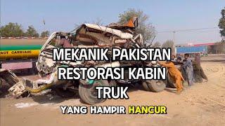 Mekanik Pakistan Merestorasi Kabin Truk yang Hancur