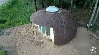 Construction of the Globus Half hotel room in Wisconsin, USA. - Green Magic Homes