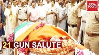 21 Guns Salute To Sushma Swaraj, Daughter Performs Last Rites | Live