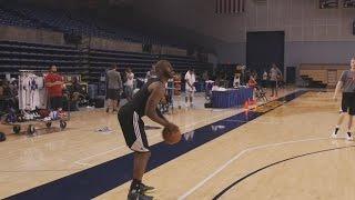 Clippers Players Play a Game of "Around The World" at Practice | Sep 30, 2016 | 2016-17 NBA Season