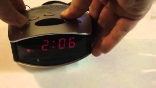 Durabrand CR-502 AM / FM Alarm Clock Radio