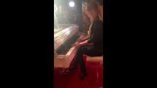 Julia Lanski is playing Whitney Houston's piano in LA, on a Richard Marcello antique treasure event.