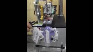 Auto feeding labels loop lock machine