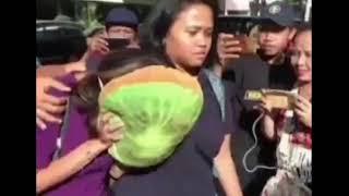 Miris,,Vanessa Angel di ringkus polisi di hotel sedang berhubungan badan dengan pengusaha R..