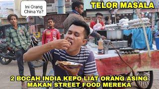 DIKIRA ORANG CHINA! 2 BOCAH INDIA KEPO LIAT ORANG ASING MAKAN STREET FOOD MEREKA! TELOR MASALA