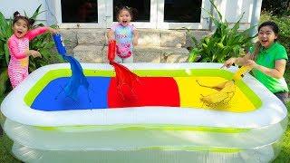 Suri & Annie Pretend Play w/ Magic Colors Inflatable Swimming Pool