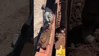 Bricklaying skills/ how to spread your muck / mortar bed