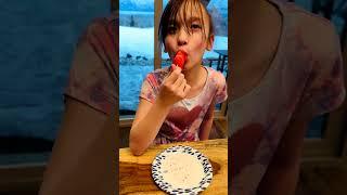 AMAZING CUTE GIRLS EATING YUMMY POPSICLE SWEET AND COLD  #shorts #popsicle #cute #cutegirls