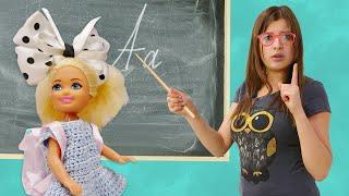 Видео для девочек про куклы Барби  Как Челси собраться в школу в 1й класс? Игры в куклы и игрушки