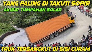 Yang Paling Ditakuti Sopir‼️ Truk Fuso Tronton Tersangkut di Sisi Paling Curam di Sitinjau Lauik