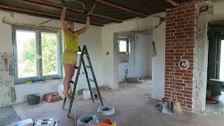 Solo Female RENOVATION - I Work On Electricity | Martinas Life