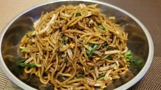 Fried noodles (Chow mein) [mee goreng]