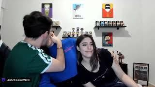 Beso de AriGameplays y Juansguarnizo en directo!   Twitch Moments!