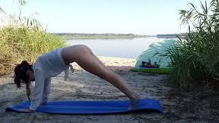 GIRL CAMPING ALONE AND PRACTICING YOGA ON THE BEACH #camping #yoga #solo #alone