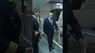 Putin tests flight simulator at Aeroflot