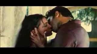 lara dutta kiss