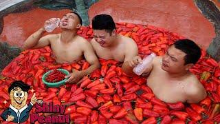 Berendam Cabe? 7 Lomba Tergila di Dunia