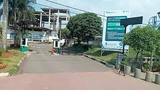 jalan jalan siang di dapan islamic centre Bekasi kota..ehh ada crane super besar.. JUMBO.