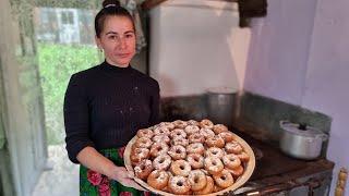 THE WOMAN LIVES ALONE IN THE MOUNTAINS! COOKING DONUTS