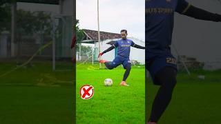 Tutorial kiper menendang goalkick / tendangan gawang!! kiper pemula wajib tau!! #shorts