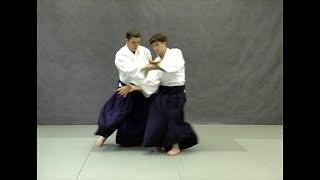 Ryote dori tenchinage (ura, var. 2) | Справочник техник айкидо | Aikido techniques reference