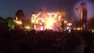 Dude burns his face while climbing a pyrotechnic stage pillar. (clearer version)