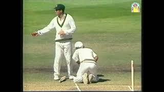 OUCH...eyewatering. Poor old Tauseef Ahmed struck two painful blows vs Australia at the MCG Jan 1990