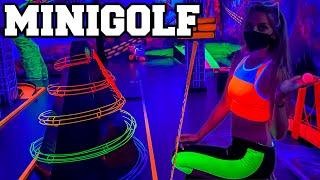 SCHWARZLICHT Minigolf  in 3D!  (Erstes Mal) | Nessi