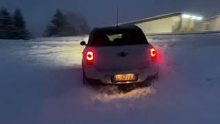 Mini Countryman AWD drifting in the snow