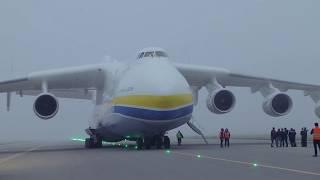 Dünyanın ən iri hava gəmisi Bakıda eniş etdi / The largest aircraft in the world landed in Baku