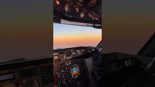 Moonrise  & sunset  #airplane #boeing737 #cockpit #flying #pilot #pilotlife #piloto #aviation