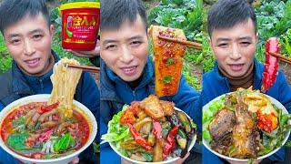Rural food mukbang eating show a bowl of hot and spicy noodles, moldy tofu and firewood rice 