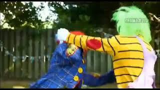 2 clowns fighting meme