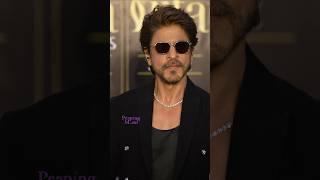 #ShahRukhKhan reminds us why he’s called the King. #SRK #IIFA #IIFA2025 #Bollywood #PeepingMoon