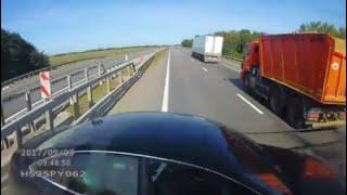 Russia: Scary freeway smash filmed on dashcam shows why you don’t overtake in an emergency lane