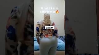 Tante jilbab goyang bokong hot montok #hot #shorts #shortvideo #jilbab #sexy #tante #stw