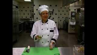 Kiwifruit Preparation and Handling in School Kitchens