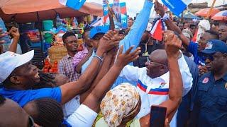 Market women in Mallam welcome Bawumia with massive crowd