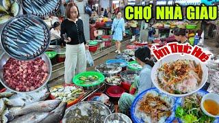 Ẩm Thực CHỢ NHÀ GIÀU Ngày Huế Mưa - Bất Ngờ Phát Hiện Món Ngon Rẻ Đặc Sản Cố Đô Với Chỉ 20k.