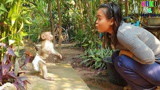 Koko and Yoko's Family: How Yoko Happy With Mommy Before Take A Bathing Routine