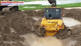 amazing bulldozer stuck in deep mud recovery, Bulldozer Stuck In Sand