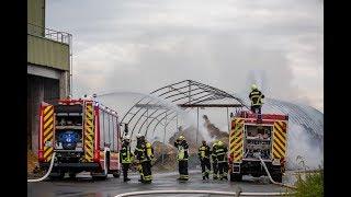 Stoh-Lagerhalle in Flammen – Große Rauchwolke über Bischofsheim