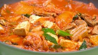 김치찌개는 언제나 옳다 하지만 목살과 함께라면 더욱 맛있어집니다