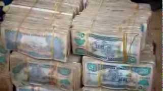 Weird Somaliland Open Air Money Changers and Billions Of Shillings!