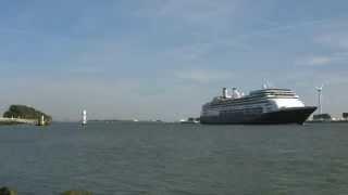 Time-Lapse of departing cruiseship MS Rotterdam