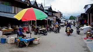 Walking in Palu ( Indonesia)