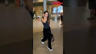 Kiara Advani's KIND gesture for paparazzi at airport #shorts #kiaraadvani