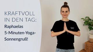 Kraftvoll in den Tag: Raphaelas 5-Minuten-Yoga-Sonnengruß!