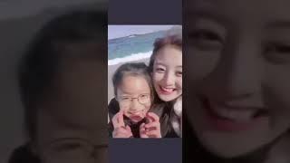 Jihyo with her little sister 