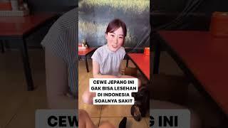 Cewek jepang ini nggak bisa di lesehan indo soalnya sakit#istrijepang